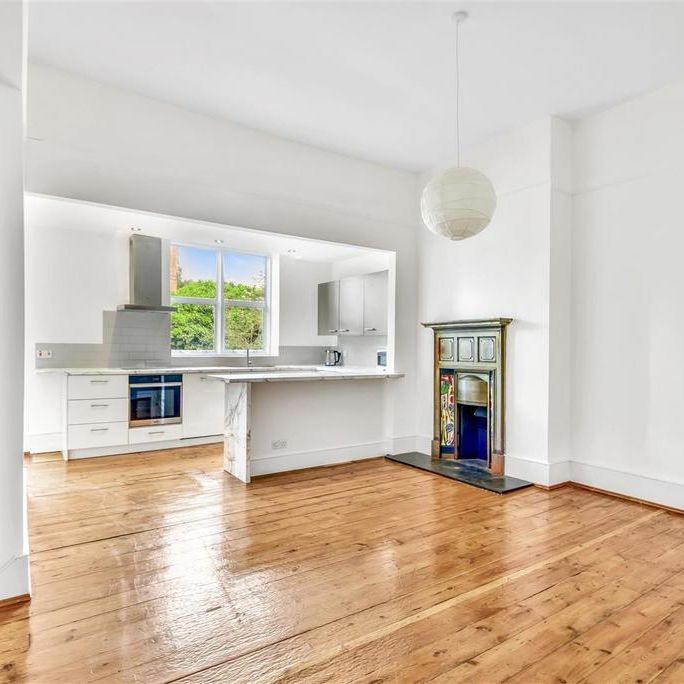 4 bedroom flat to rent - Photo 1