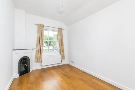 3 bedroom end of terrace house to rent - Photo 4