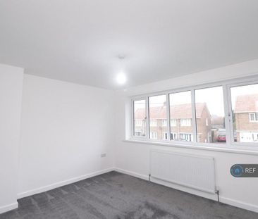 3 bedroom semi-detached house to rent - Photo 2