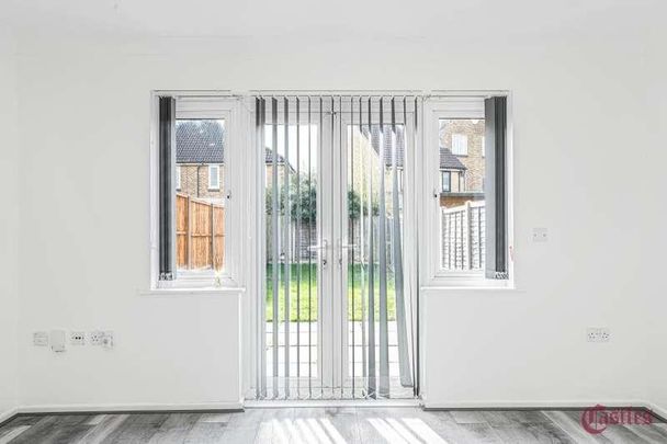 Hennessy Road, Edmonton, N9 - Photo 1