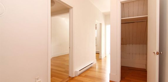 MAGNIFIQUE 4 1/2 RÉNOVÉ À VERDUN, EXCELLENT EMPLACEMENT, MÉTRO. - Photo 2