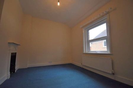 St Georges Road, Aldershot, Hampshire, GU12 - Photo 5