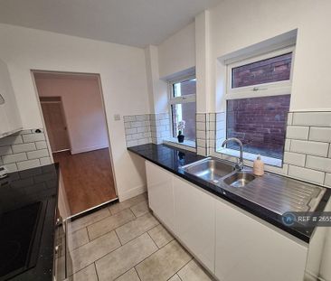 3 bedroom semi-detached house to rent - Photo 3