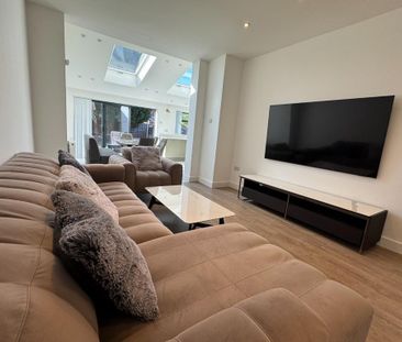 3 bedroom semi-detached house to rent - Photo 1