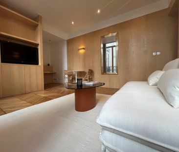 Appartement • Paris 8ème - Photo 1