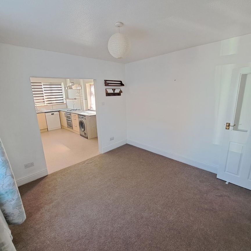 3 bedroom end of terrace house to rent - Photo 1