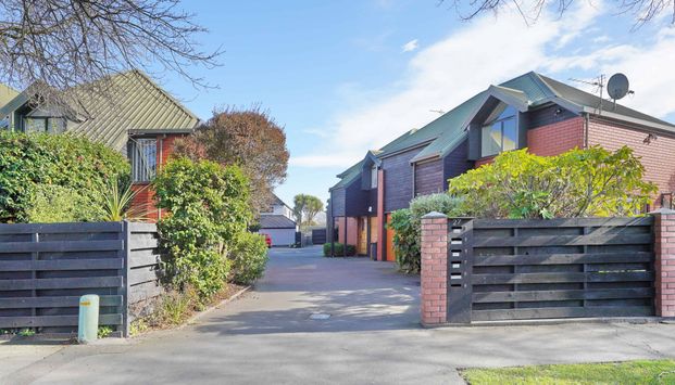 Fully Furnished Jewel in Prime City Location - Photo 1