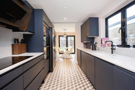 3 bedroom terraced house to rent - Photo 5