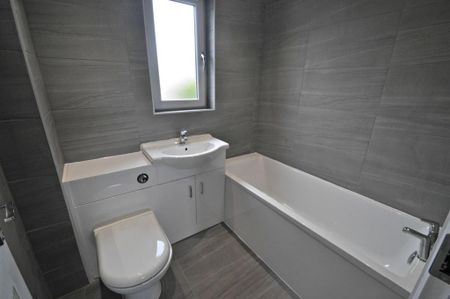 3 bedroom end of terrace house to rent - Photo 4