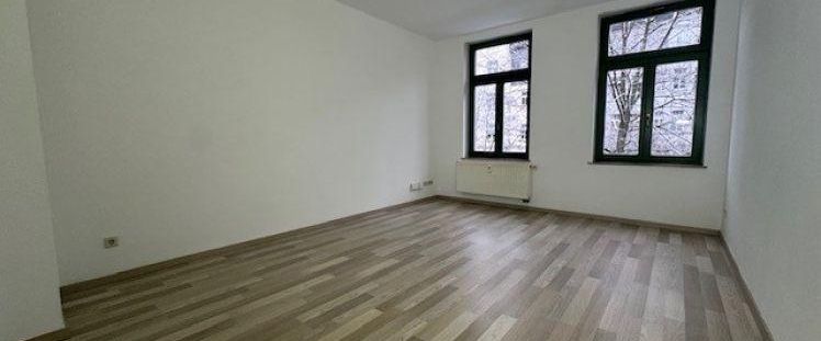 1.OG - Bad mit Fenster - begrünter Innenhof - modernes Laminat ! - Foto 1