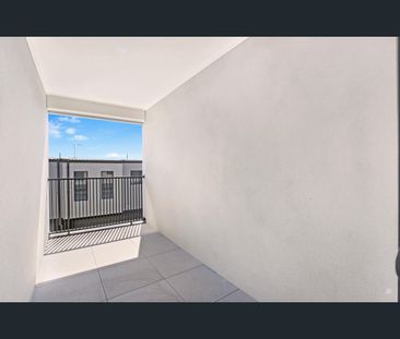 27 Glisten Way, Craigieburn, Vic 3064 - Photo 1