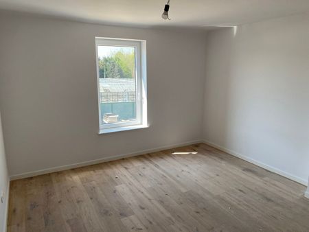 NIEUWBOUW, prachtig afgewerkte woning met terras en tuin, ideaal gelegen in een rustige kindvriendelijke straat op wandelafstand van het centrum van Sterrebeek en op 2km van de Duitse school. - Photo 3