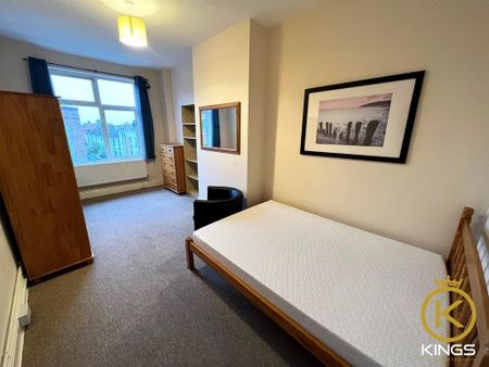 3 bedroom flat to rent - Photo 3