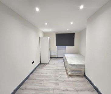 Hawthorn Way, Shepperton TW17, London - Photo 5