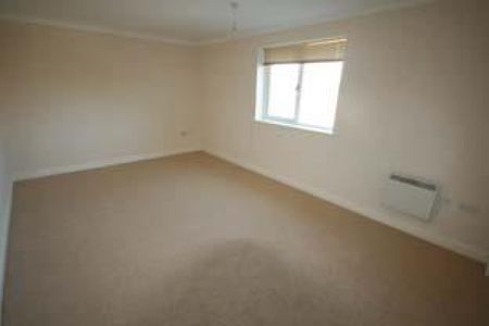 2 bedroom Flat To Let Total Size: 636 SQ FT - Photo 2