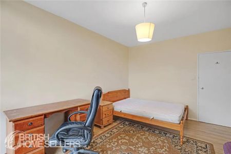 1 bedroom in a flat share to rent - Photo 3