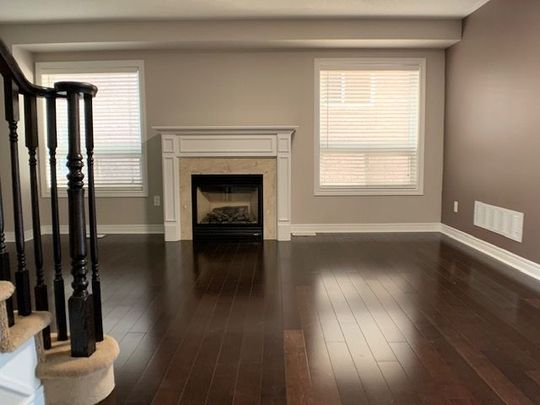 For Lease - 137 Four Seasons Crescent, Newmarket, Ontario - Photo 1