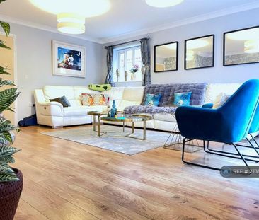 4 bedroom semi-detached house to rent - Photo 1