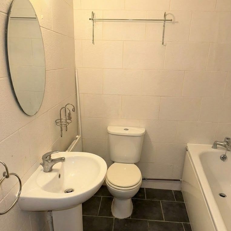 Studio Flat, Walworth Road, SE17 - Photo 1