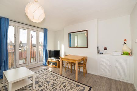 3 Bedroom flat to rent in London, N15 - Photo 3