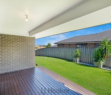 SPACIOUS FAMILY HOME!!! - Photo 2