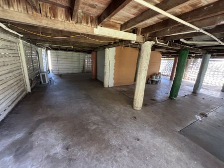 Conveniently located - Photo 2