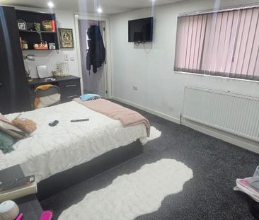 2 Bed - Flat 3, 24 Kensington Terrace, Hyde Park, Leeds - LS6 1BE -... - Photo 4