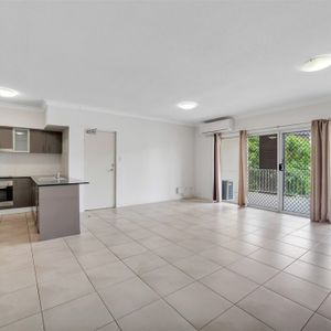 2 bedrooms, 2 bathrooms, 1 car space, 2 balconies, Air Con, Pool, BBQ, Park, Security, Public Transport - Photo 2