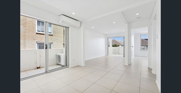 6 MONTH LEASE | Renovated Beachside Apartment with Indoor/Outdoor Living - Photo 1