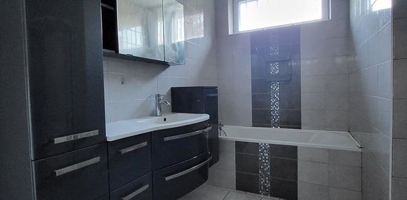 Location Maison 5 pièces 167m² - Photo 2