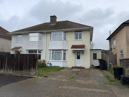 3 bedroom semi-detached house to rent - Photo 2