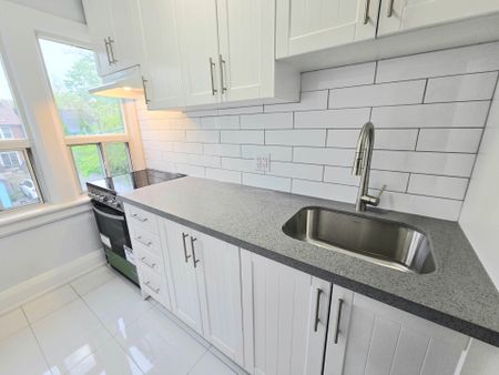 For Lease - 685 Greenwood Avenue Unit# Upper, Toronto, Ontario - Photo 2