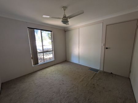 Spacious Family Home in Desert Springs - Photo 4