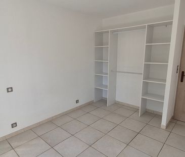 SORGUES 1180, - Photo 4
