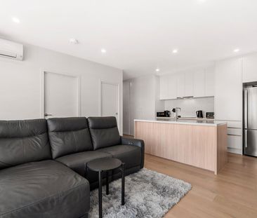 Contemporary convenience in a vibrant setting - Photo 3