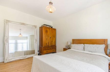 3 bedroom flat to rent - Photo 4