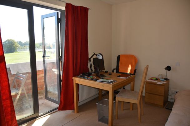 2 Bed Flat, Kingsbridge Avenue, W3 - Photo 1