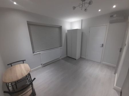 Studio Flat, Yateley Avenue, B42 - Photo 3