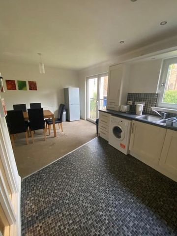 4 bedroom house to rent - Photo 3