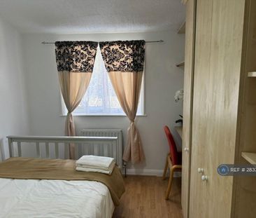 1 bedroom in a house share to rent - Photo 2