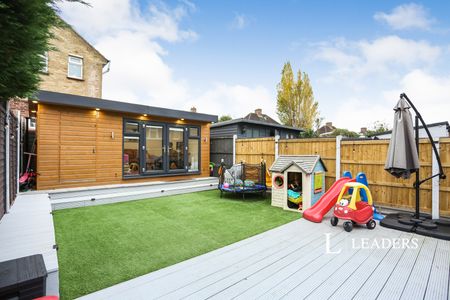 3 bedroom house to rent Reeves Crescent, Swanley, BR8 - Photo 2