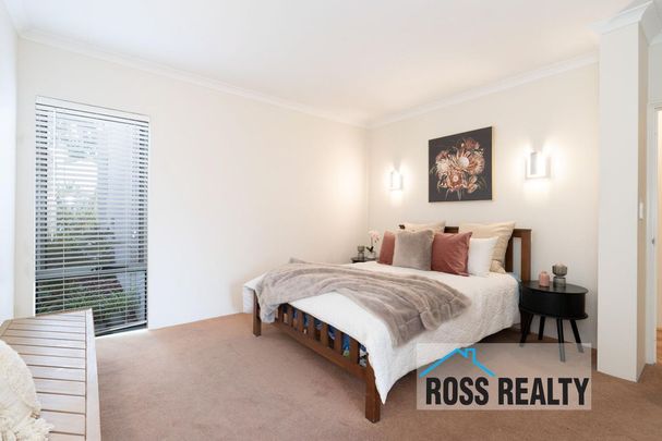 LUXURY LIVING IN PRIME LOCATION! - Photo 1