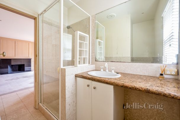 1/1B Ormsby Grove, Toorak - Photo 1