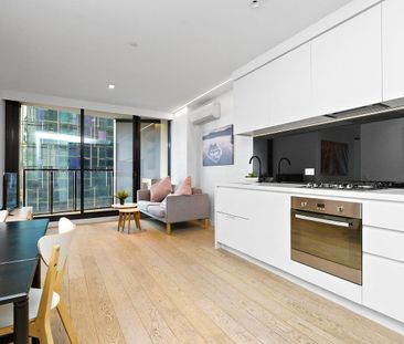 Light Filled & Spacious in the Iconic Light House Tower. - Photo 4