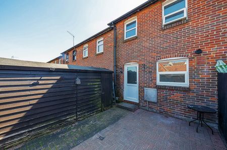 2 bedroom mid terraced house to rent, - Photo 3