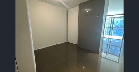 Located in the heart of Central Park - Photo 3