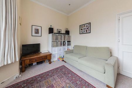 2 bedroom with balcony in a prime street in Crouch end - Photo 5