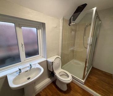 4 bedroom semi-detached house to rent - Photo 5