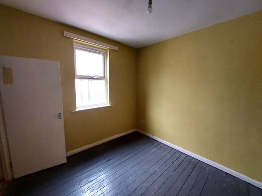 2 Bed Flat, Brookfield Road, LS6 - Photo 1