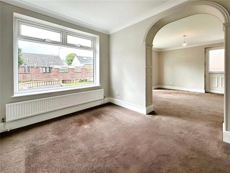 4 bedroom detached house to rent - Photo 3